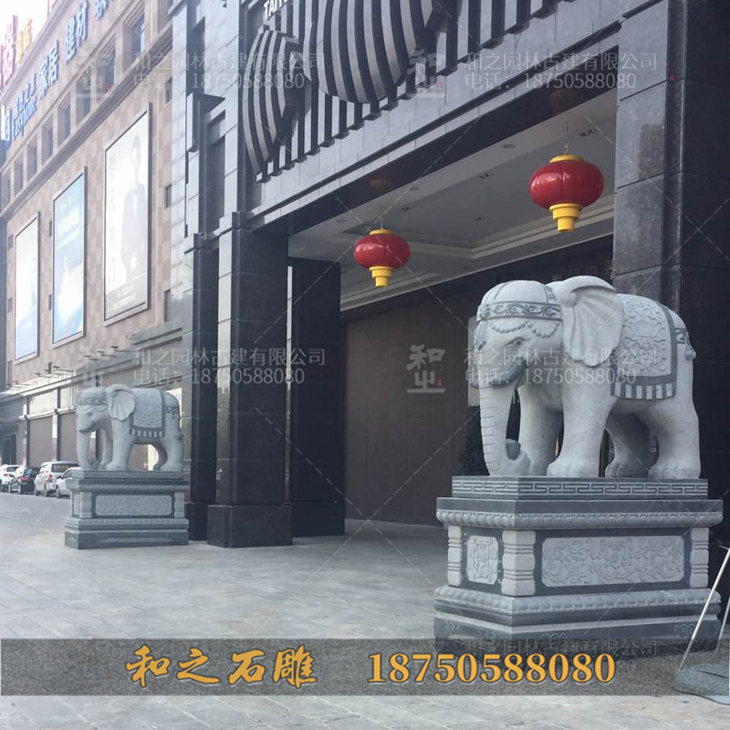 小區(qū)門(mén)口石雕大象