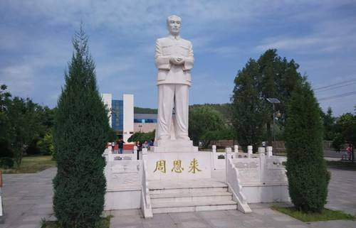 周恩來雕像