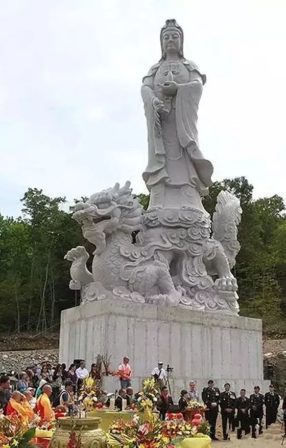 騎龍觀音石雕像