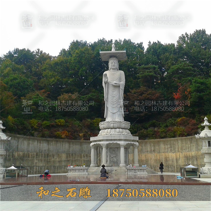 廣場上阿彌陀佛雕像