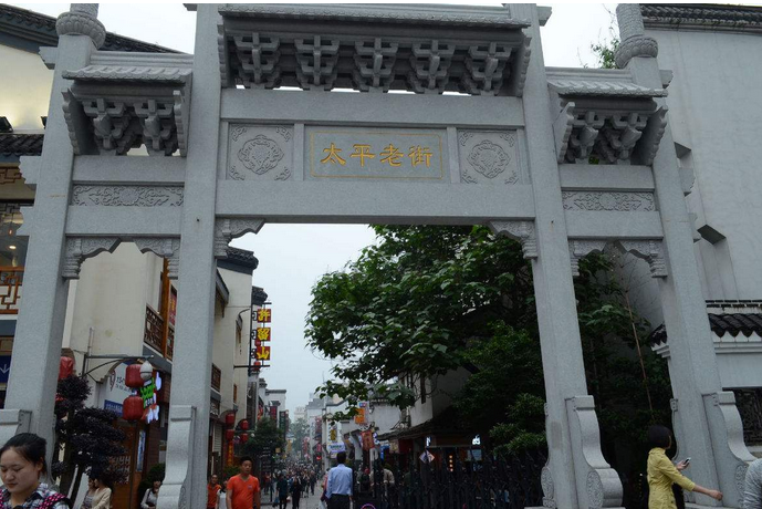 襄陽(yáng)石雕牌坊