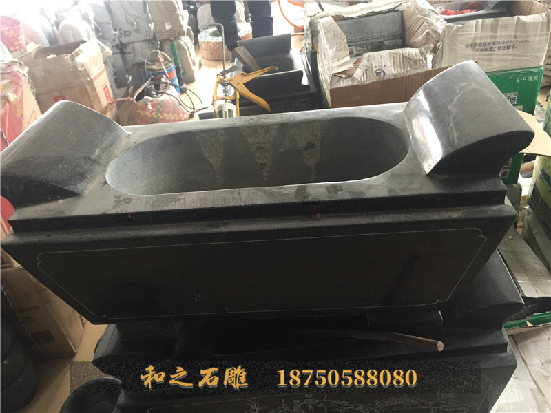 寺廟門前的大香爐