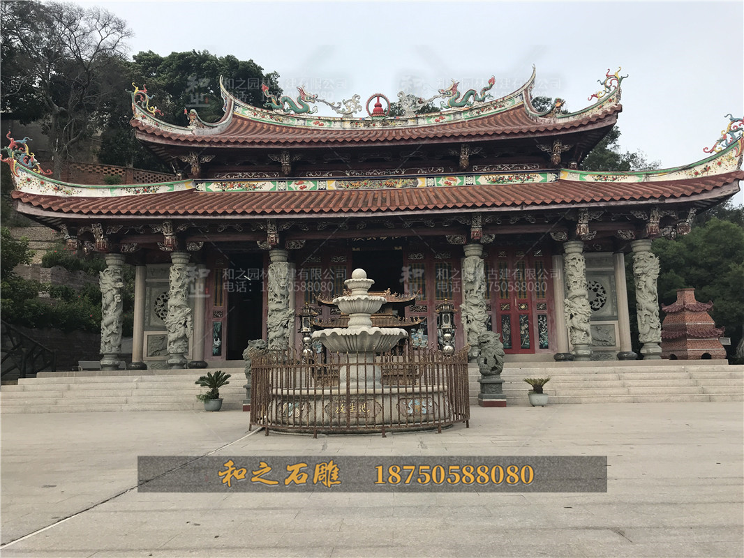 寺廟青石龍柱